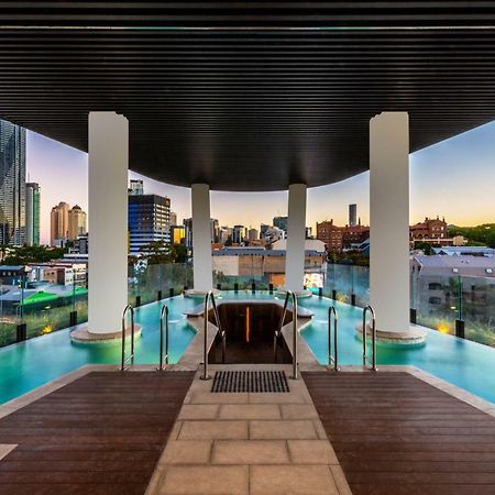 Aparthotel Fv By Peppers Brisbane Zewnętrze zdjęcie The pool at the rooftop of the Emporium South Bank