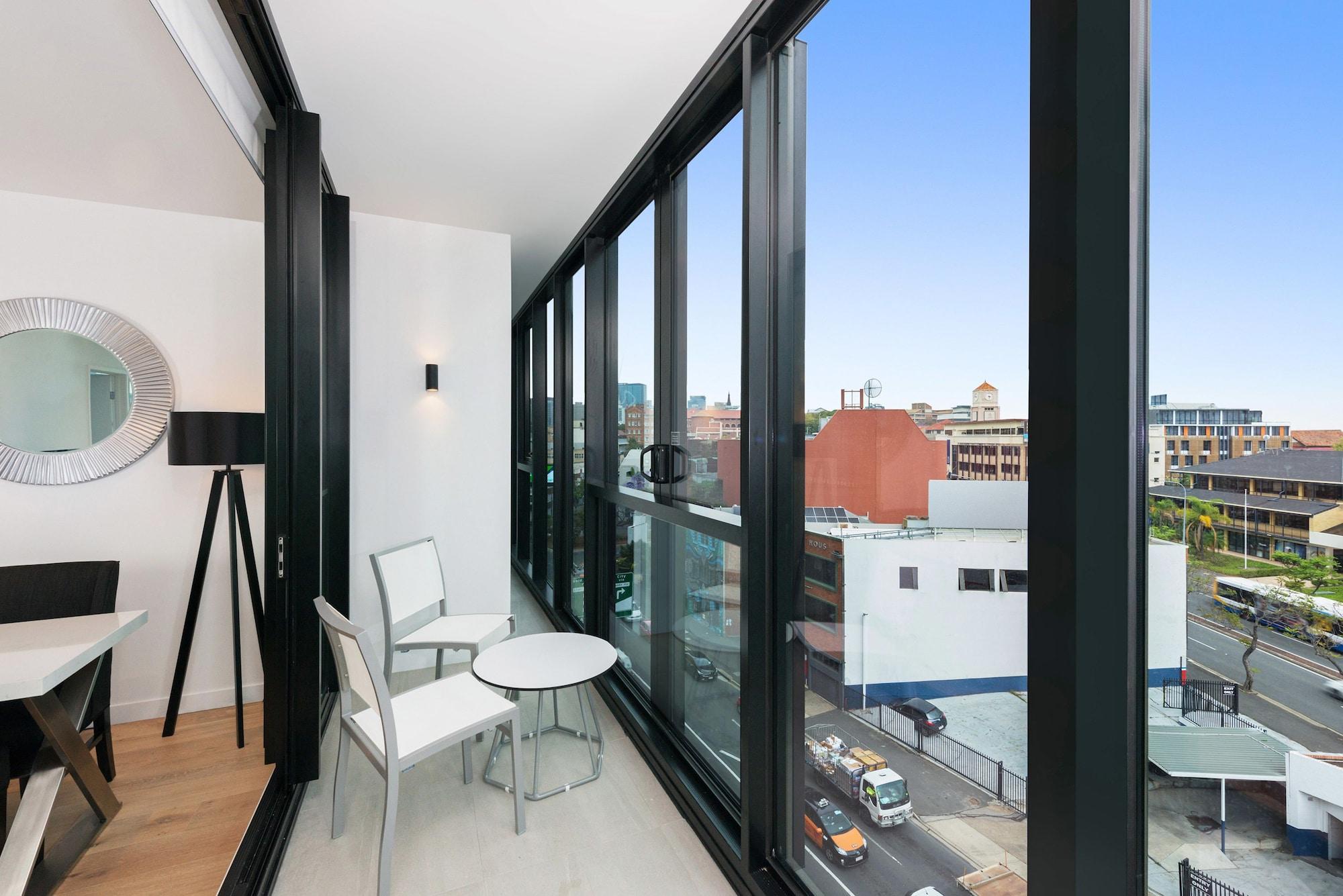 Aparthotel Fv By Peppers Brisbane Zewnętrze zdjęcie A balcony in an apartment