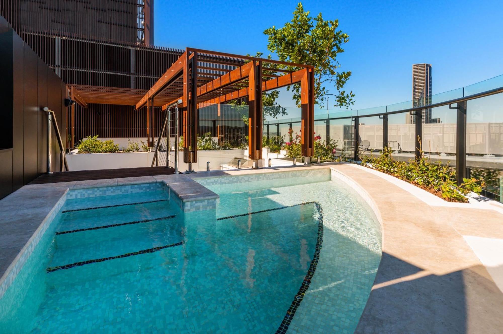 Aparthotel Fv By Peppers Brisbane Zewnętrze zdjęcie The rooftop pool at the Emporium Hotel South Bank