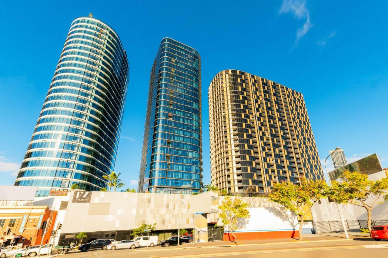 Aparthotel Fv By Peppers Brisbane Zewnętrze zdjęcie The three towers of the complex